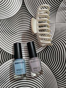 Claw Clip (L) and 2 Nail paint From Westside