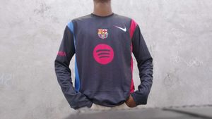 Nike Barcelona Long Sleeve T-Shirt