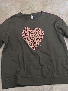 Cute Leopard Heart Top