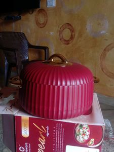 New And Mahroon Pot