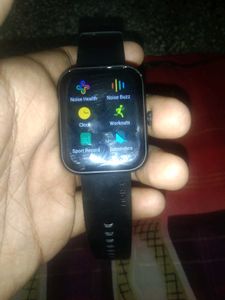 Noise Pulse 2 Max smartwatch.