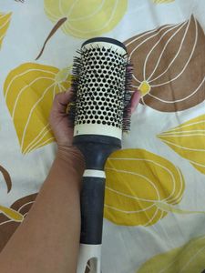 Roller ceramic brush for that perfect blowout