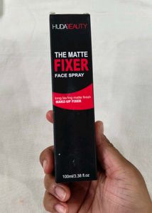 Huda beauty makeup fixer spray