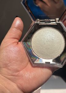Fenty Beauty Diamond Bomb Highlighter