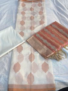 ✨ Ivory Elegance–Soft Banarasi Fabric Peach Zari