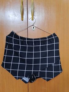 SKORT Black And White Chequered