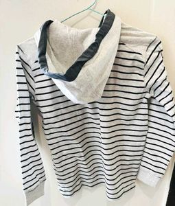 Boys 7/8 Yrs Hooded Tshirt.