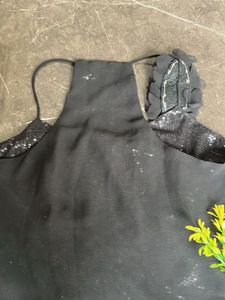109 F Strapped Top