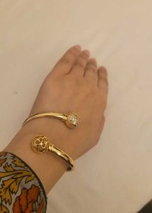 Twisting Gold Color Bangle
