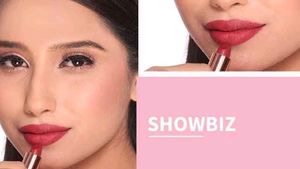 Praush Lipstick - Showbiz