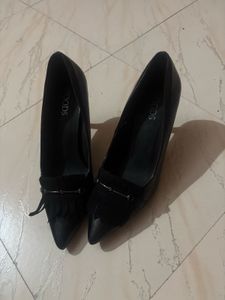 Woods Black Leather Flats