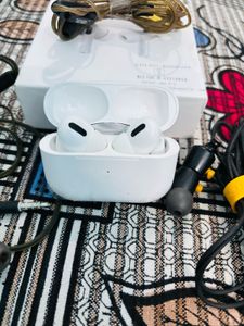 AirPods Pro &amp; Wired Earphones