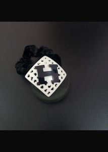 Chic 'H' Hair Tie