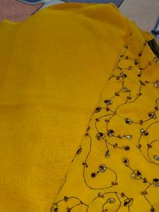 i am selling weeding wear saree With Blouse