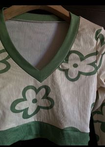 Urbanic Floral Crop Top 🌿