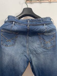 Ripped Hem Heigh Rise Girlfriend Jeans