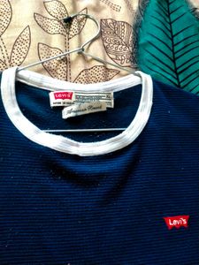 Navy Blue Levi&#39;s Tee