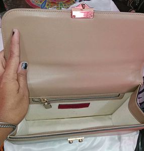 VALENTINO GARAVANI Elegant Shoulder Bag