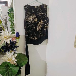 Floral Sleeveless Top🌹