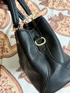 Danbaoly Black Faux Leather Handbag