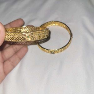 Elegant Gold-Tone Bangle Set