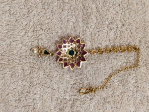 Delicate Flower Maangtikka