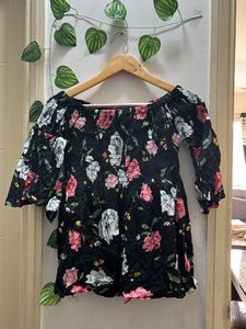 💕Korean Off Shoulder, Floral Top💕