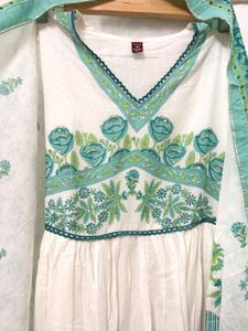 Elegant White &amp; Green Kurta Set