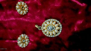 Pearl and Rhinestone Jewellery Set