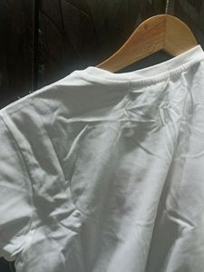 White Levis Print T-shirt Size L