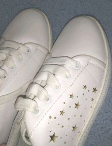 Sneakers 👟 Like New Condition