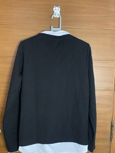 Stylish Black Sweatshirt With Collar