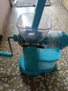 Jucier Machine Manually Used .