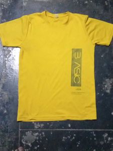 Stylish Yellow Basic T-Shirt – Second Hand