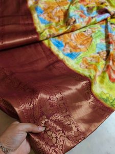 unique 😍 Elegant Maroon Saree