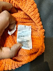 H&amp;M Brand Round Nack Crop Winter Top