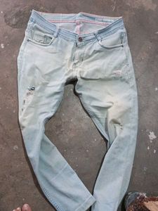 I am offering a very well made perfect jeans ver
