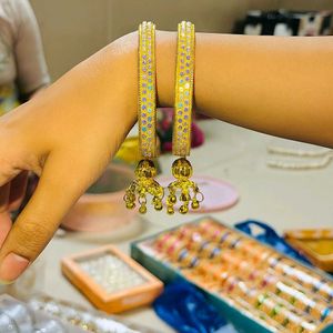 Golden Ladies Metal Jhumka