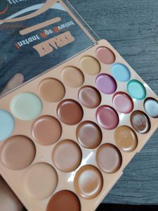 Instant Age Rewind Concealer Contour