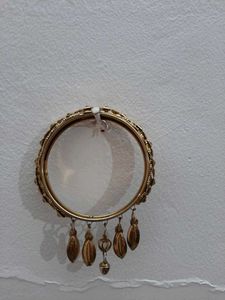 Hanging Charm Detail Golden Bangle