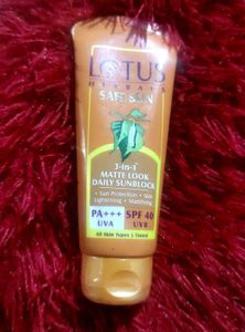Lotus Herbals Safe Sun SPF 40