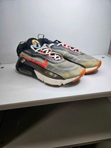 NIKE AIR MAX 2090