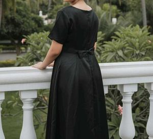 Elegant Black Midi Dress