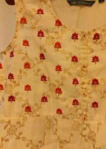 Avaasa Off White Foil Printed Kurta