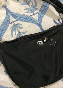 Savana Black Sling Bag