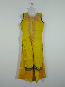Gold Yellow Embroidered Kurta Set Women&#39;s