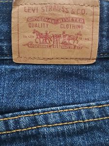 LEVIS STRAIGHT FIT JEANS