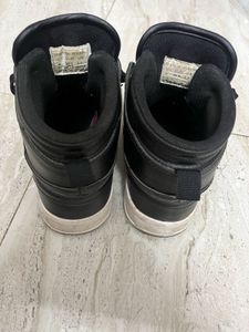Levi&#39;s High-Top Sneakers