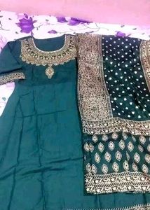 Women&#39;s Embroidered Dupatta Set