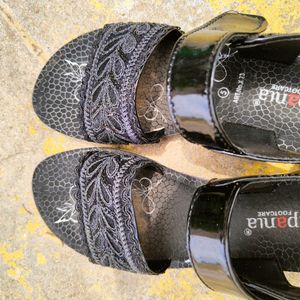 Panta Black Sandals Size 5